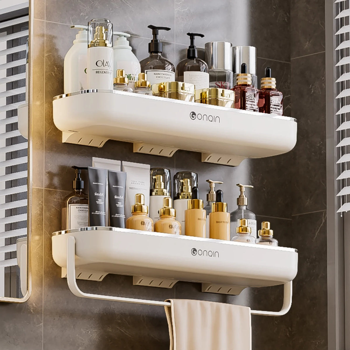 étagères rangement murales adhésives blanches modernes salle bain produits cosmétiques bouteilles lessive serviettes