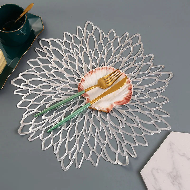 Set de table ajouré dans différentes couleurs disponibles chez Ombre Interieur