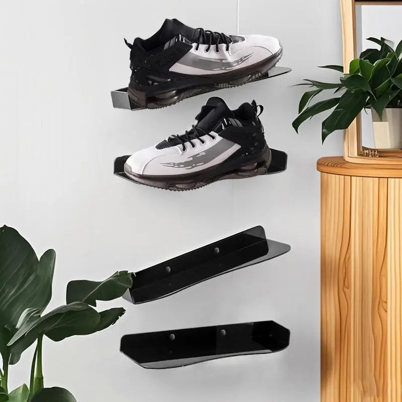 présentoir chaussures polyester noir blanc moderne étagères murales fixations vis sport baskets décoration événements