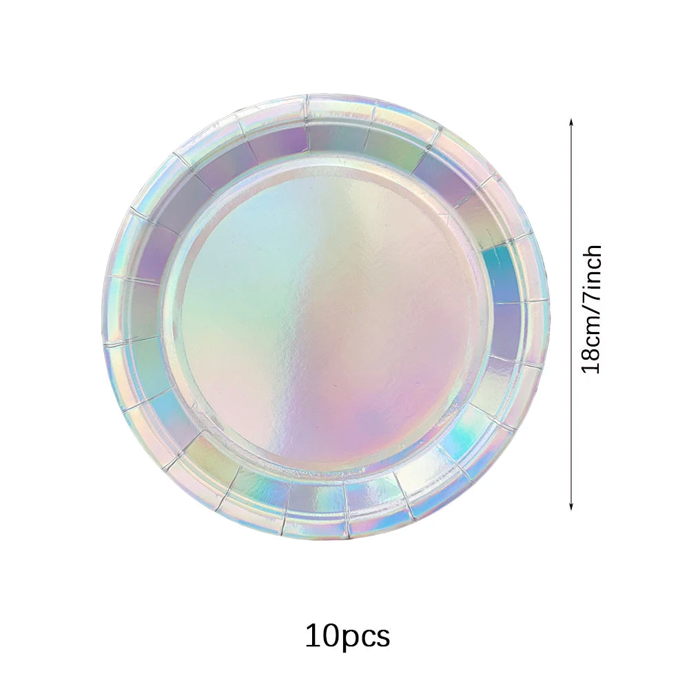 assiettes holographiques argentées gobelets pailles serviettes guirlande festif moderne événement anniversaire mariage
