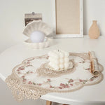 serviettes table vintage blanches rose pâle broderie florale dentelle romantique