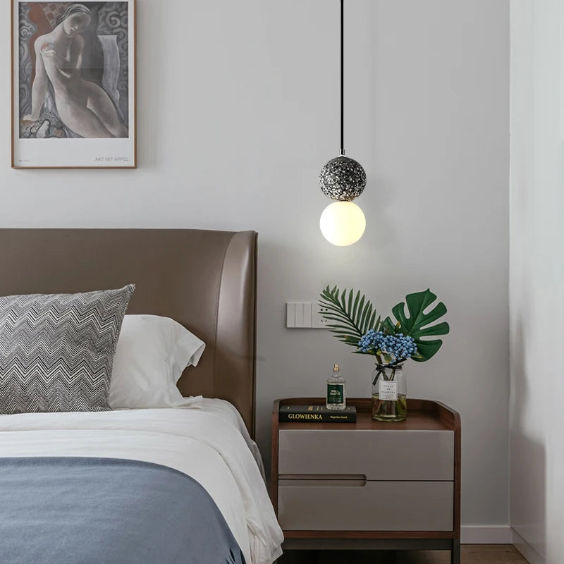 suspension lumineuse moderne ampoules led blanc noir rose gris texture granulée câble suspendu minimaliste