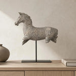 statue équestre résine gris beige aspect vieilli décoratif rustique socle métallique noir éléments