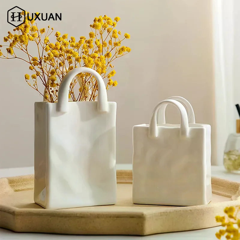 vase résine forme sac main blanc texture cuir moderne décoration table fleurs séchées minimaliste