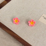 boucles doreilles tressées collier fleurs plumeria ensemble bijoux femmes moderne minimaliste blanc vert rose
