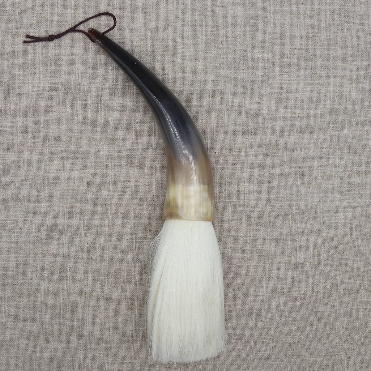 brosse peinture traditionnelle cordelette poils naturels marbrés noir blanc gris