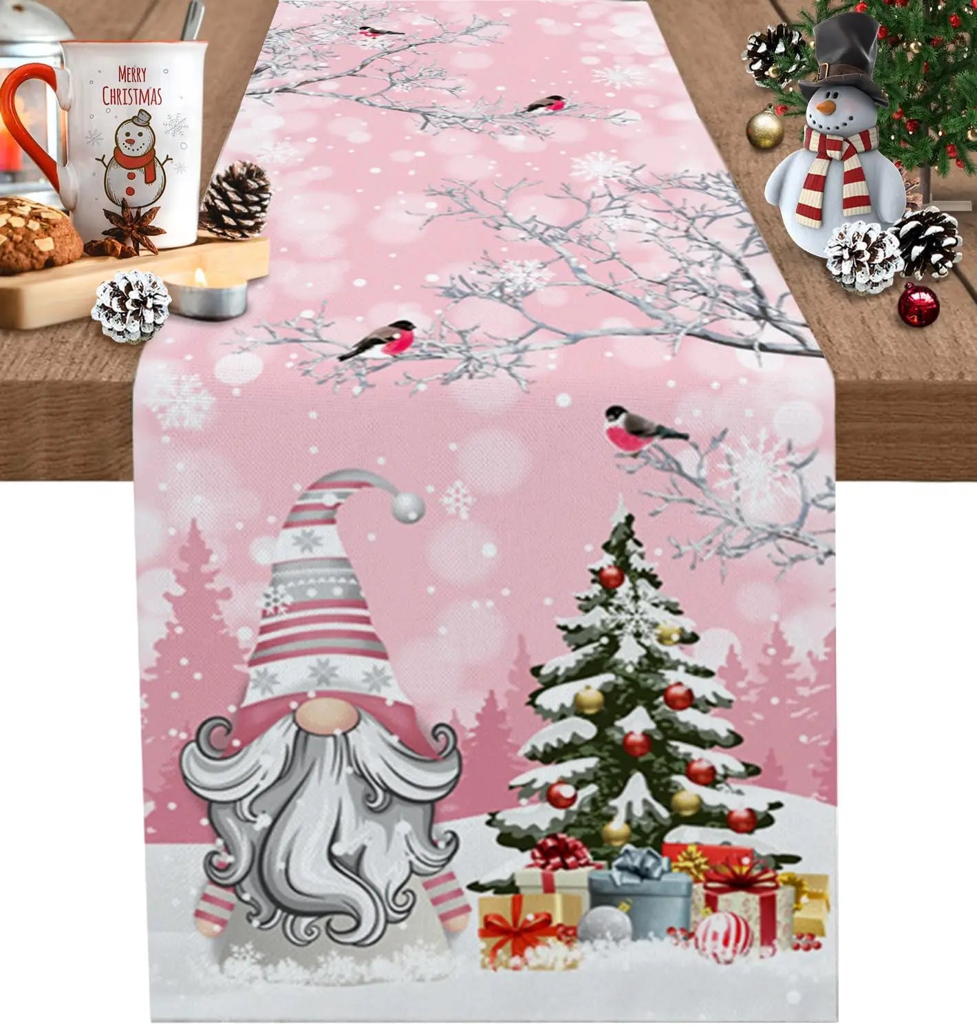 Une scène de Noël féerique avec des personnages de Noël, des oiseaux et des décorations hivernales sur un fond rose pastel.