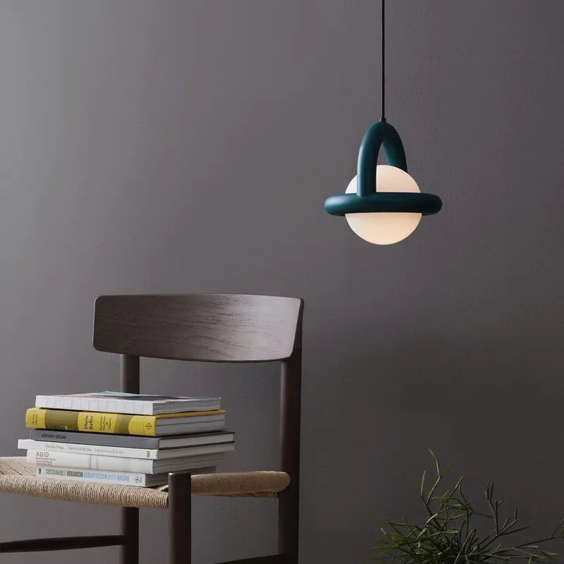 suspension lumineuse moderne pendentif acrylique noir blanc orange bleu rouge anneau métal lampe LEDflux60