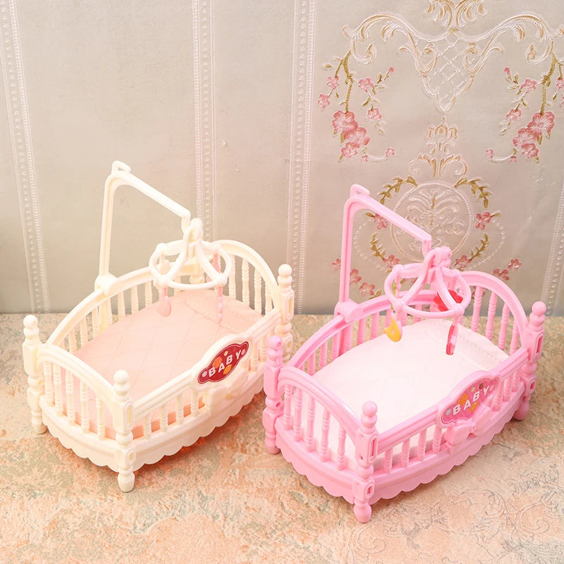 berceau poupée rose blanc matelas mobile décoratif fleurs rubans victorien miniature