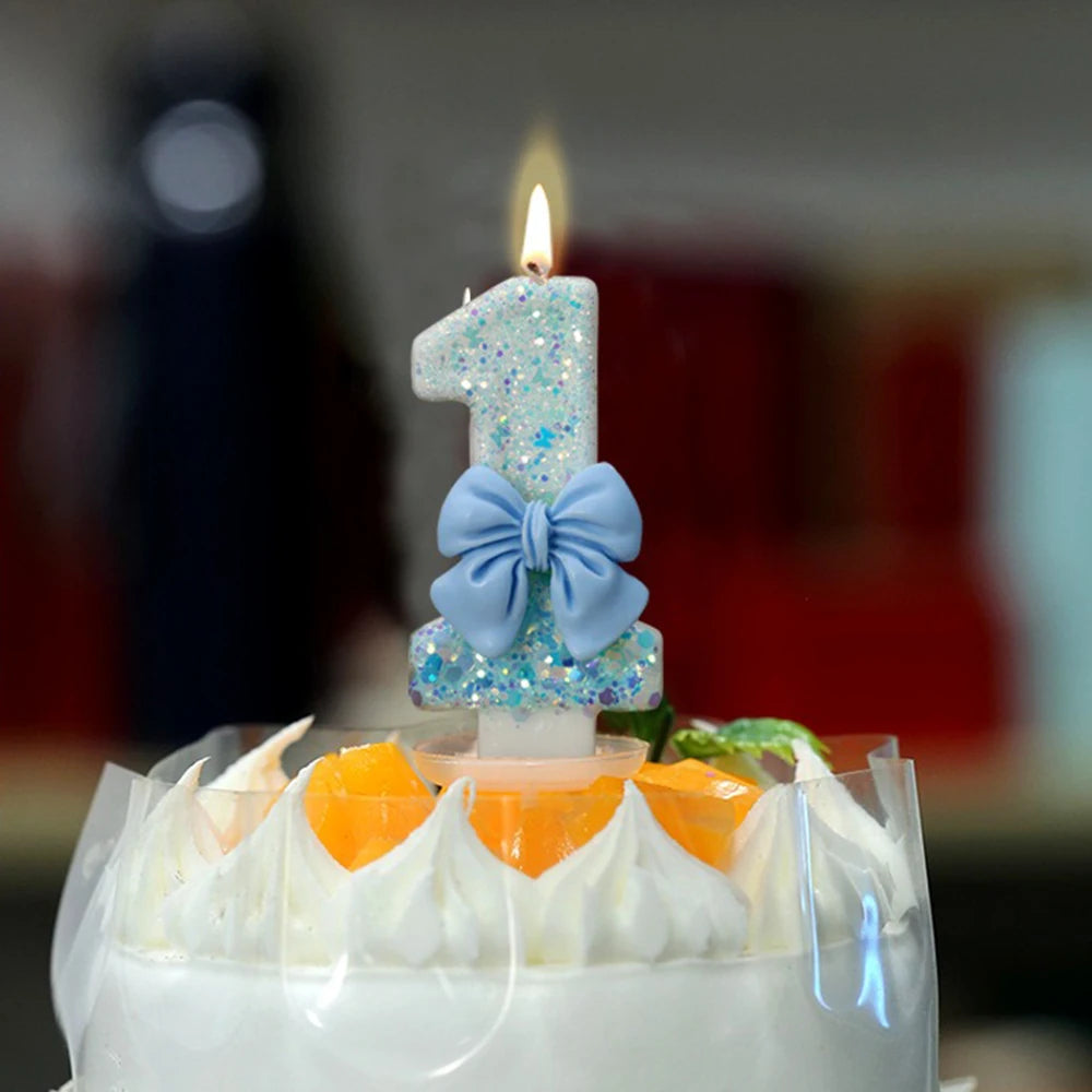 décoration anniversaire bougie chiffre paillettes argentées bleu clair festive tringle métallique simple élégante cute
