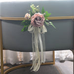 décoration mariage rose artificielle ruban eucalyptus feuilles verte chaise égliseextérieur
