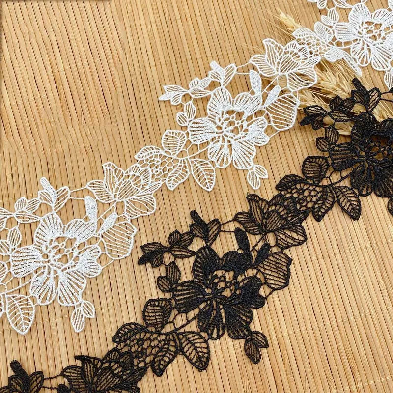 dentelle polyester solubre blanc noir fleurs feuilles ajouré classique 7.7cm opaque 30mètres