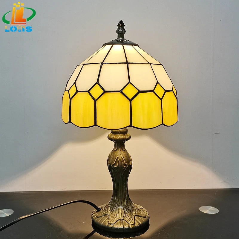 lampe table tiffany hexagonal jaune vert blanc rose violet aluminium nickel brossé led éclairage
