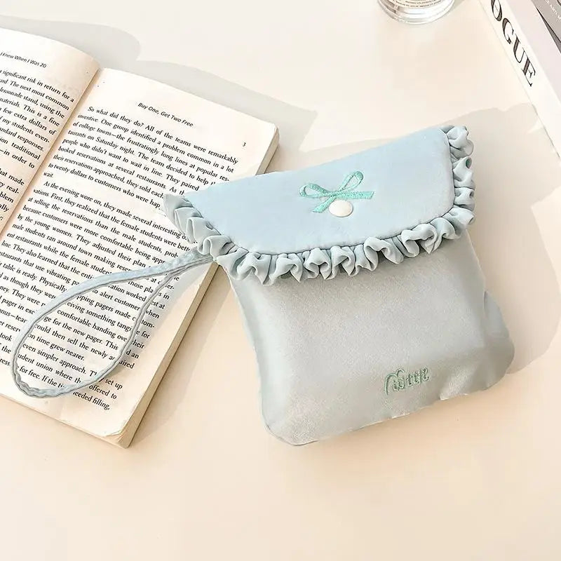 sac rangement serviettes hygiéniques réutilisable broderie fleurs animaux quadrillée fermeture glissière beige clair