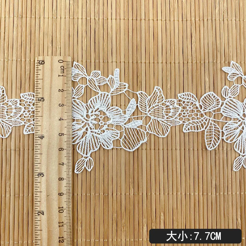 dentelle polyester solubre blanc noir fleurs feuilles ajouré classique 7.7cm opaque 30mètres