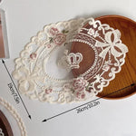 serviettes table brodées dentelle florale classique romantique blanc beige tissu rond opaques
