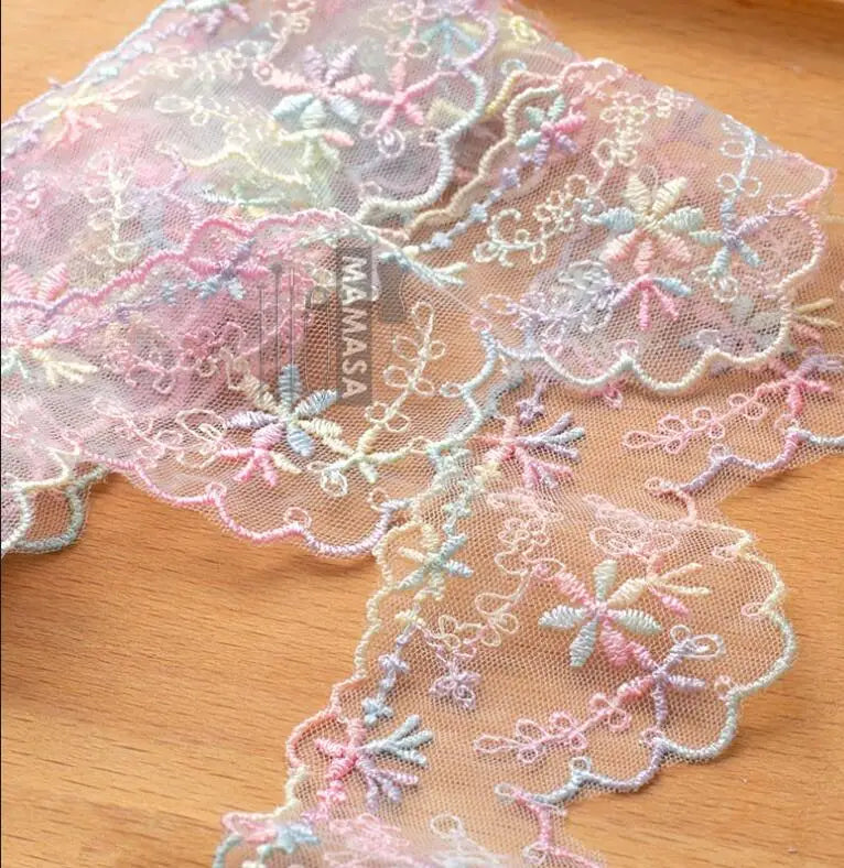 tissu dentelle polyester motifs floraux couleurs pastel semi transparent largeur 4.4cm tissu decoratif creation