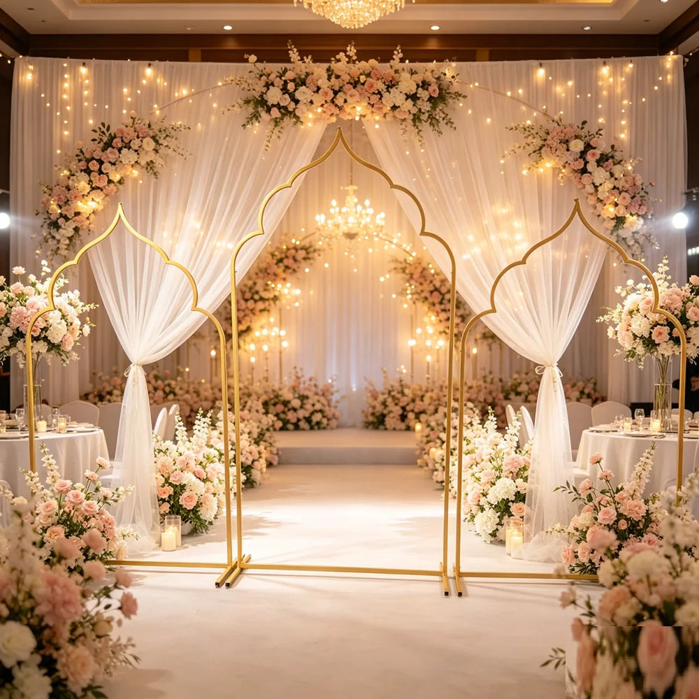 arches décoratives mariage métal or blanc rose fleurs tissu transparent élégant arcs autoportantes base