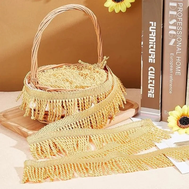 Détail des franges dorées sur un rideau