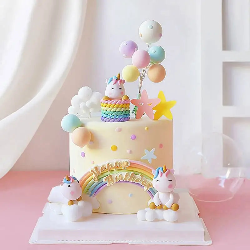 décoration gâteau licorne arc ciel pois nuages lettres dorées anniversaire enfant créatif festif