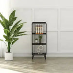 étagère moderne or gris métal maille trois niveaux livres plantes horloge lampe panier
