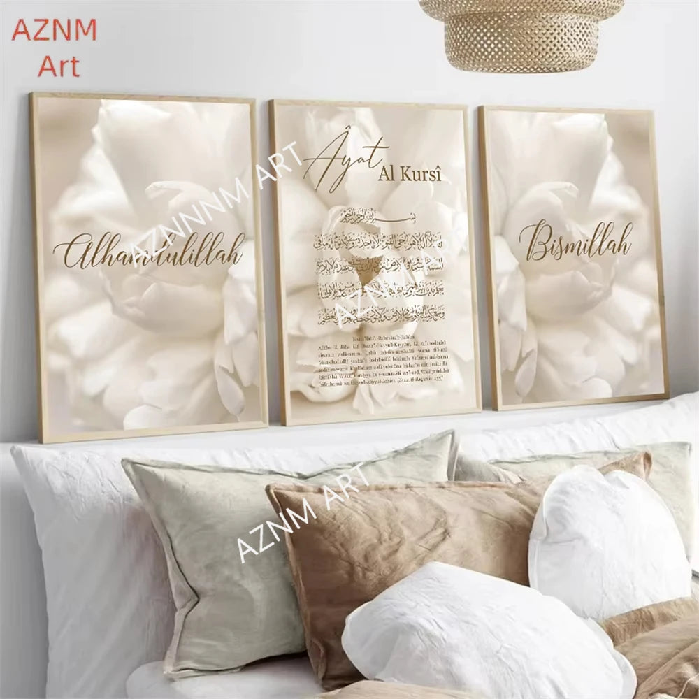 affiche art moderne minimaliste fleur blanche texte calligraphique doré toile beige opacité İslamique Bismillah