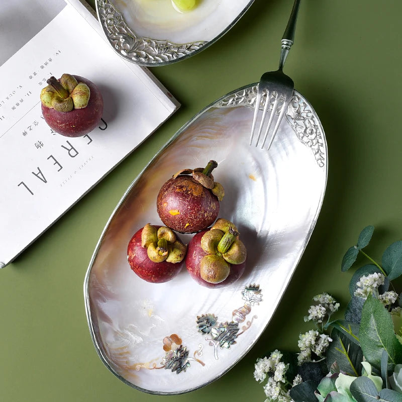 assiette ovale motifs floraux ornementations multicolores classique élégant fruits décoratif blanc table manger