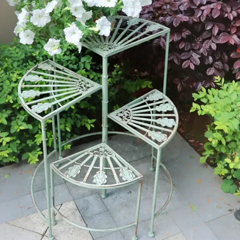 étagère plante métal rotative vintage trois niveaux vert pâle motifs floraux feuilles panachéesextérieur