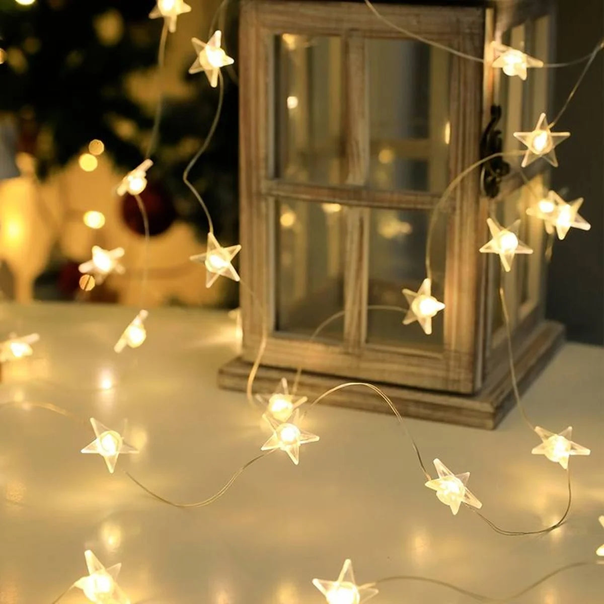 Détail de la guirlande étoile lumineuse montrant le fil de cuivre