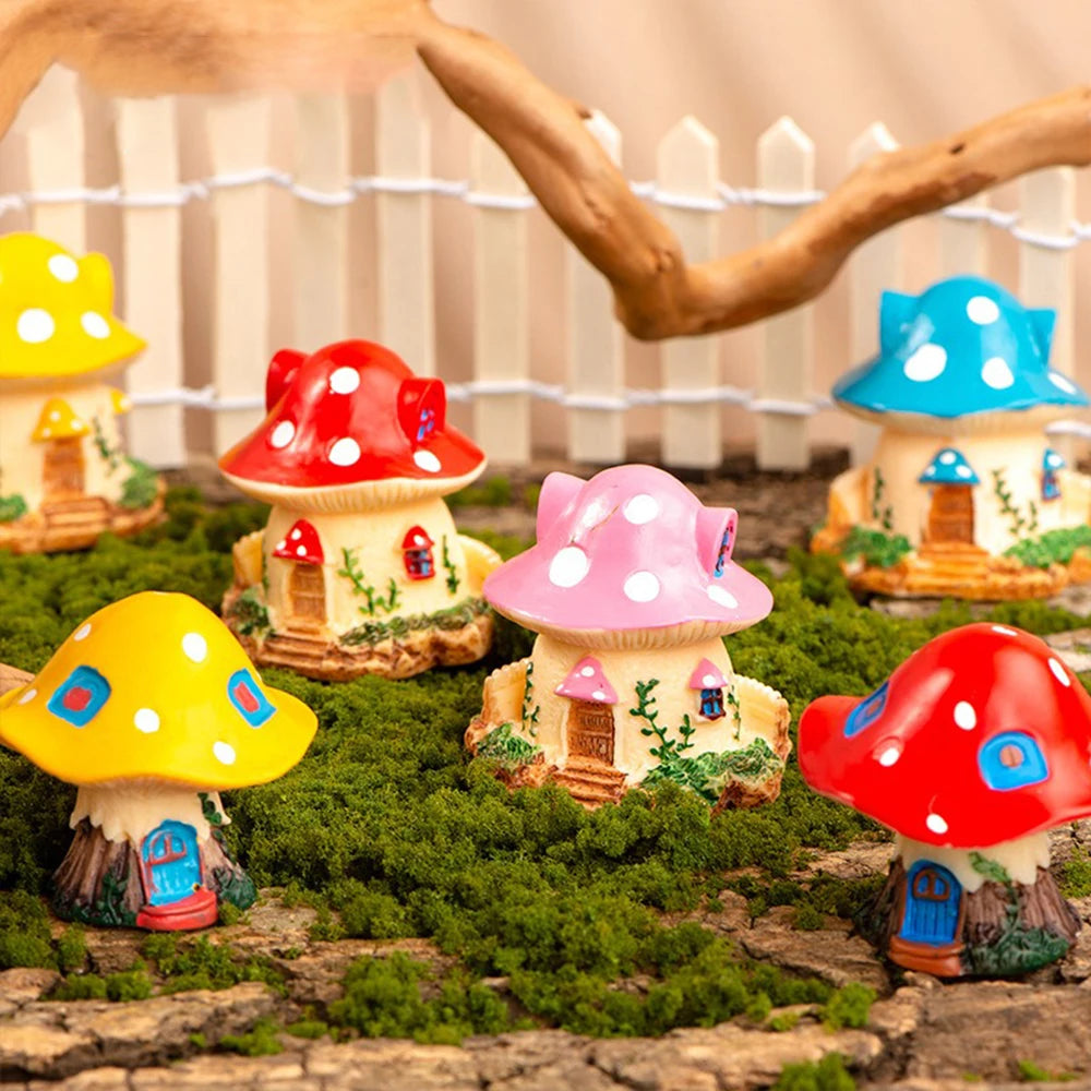 décorations fantaisie miniatures maison champignon rouge jaune bleu rose porte fenêtre