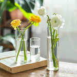 vase verre transparent moderne base bois fleurs artificielles inclusion chambre
