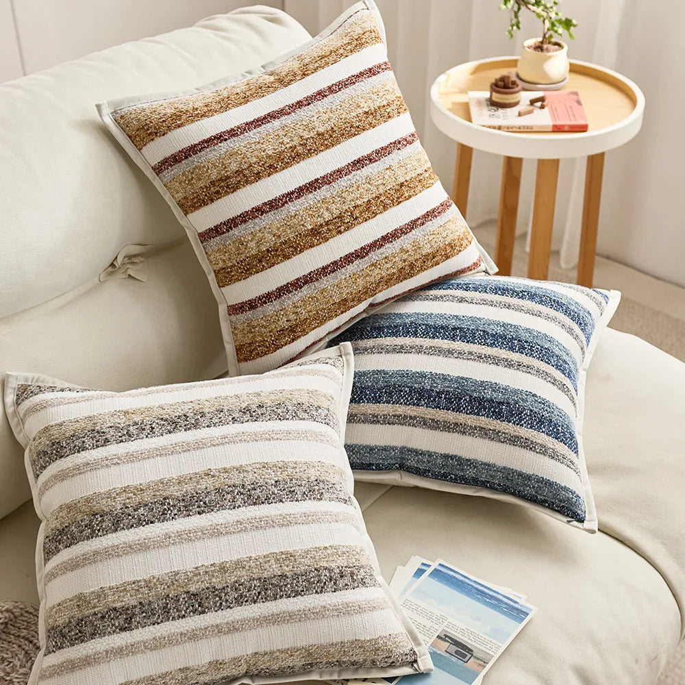 décoration intérieure coussin carré rayé moderne 100% polyester beige marron bleumarine blanc texture rugueuse