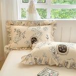 coussin floral vintage coton beige rose vert bleu bordure frisée lit maison