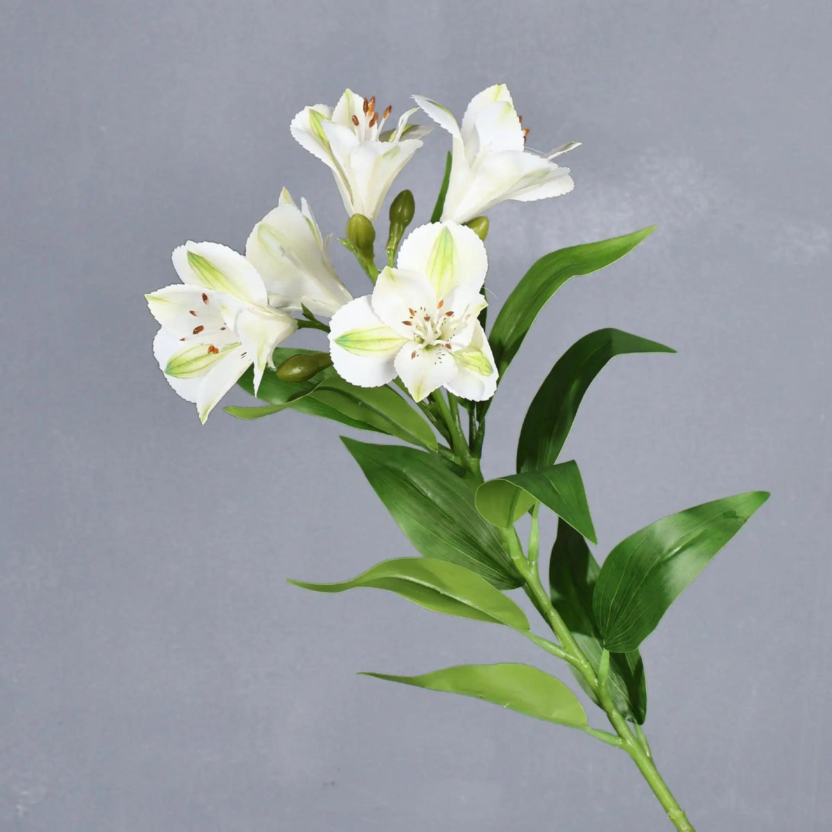 décoration intérieure moderne bouquet narcisses artificiels jaunes blancs orange vase