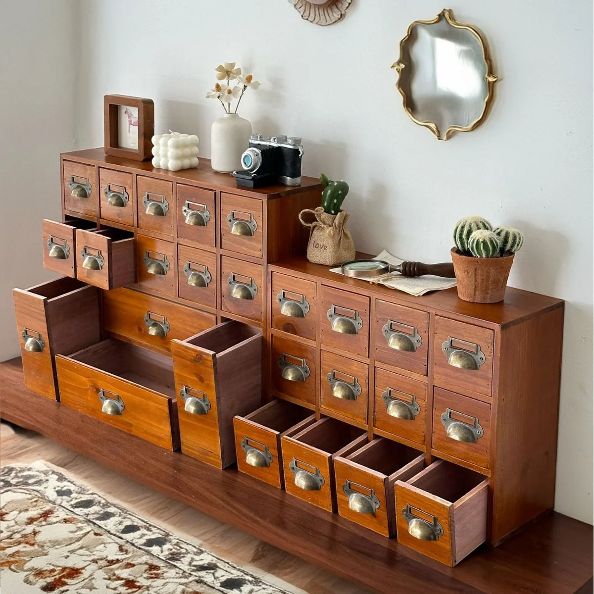 meuble industriel vintage tiroirs bois marron poignées dorées rangement décoration salon