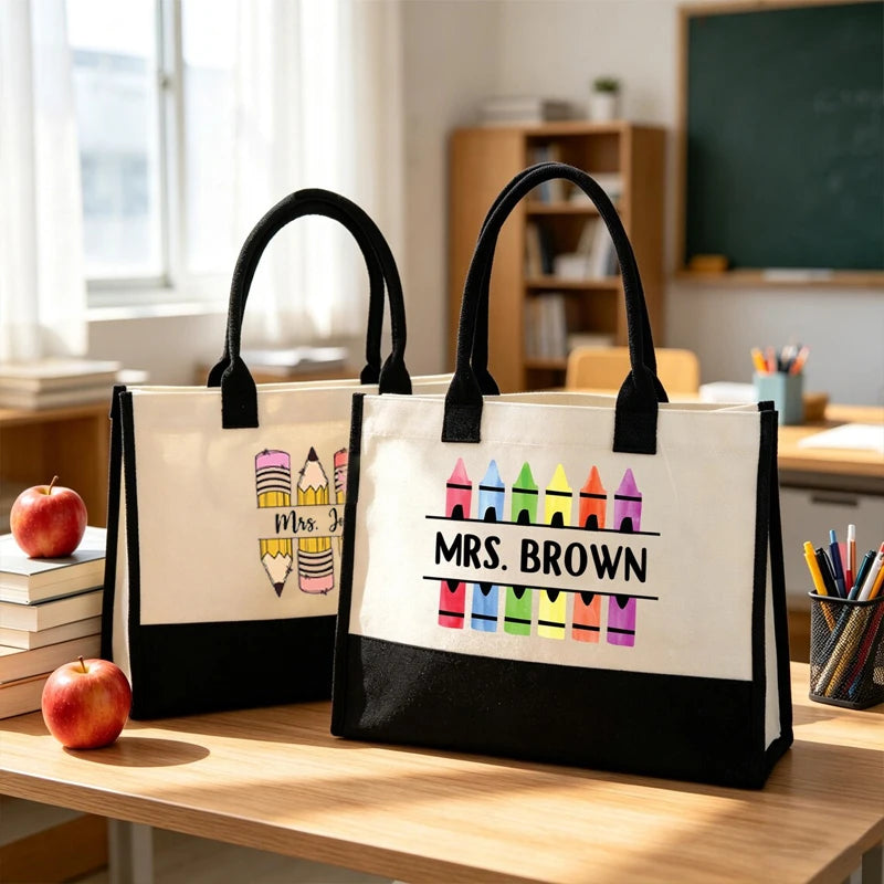 sac main moderne toile crayons colorés textes enseignants blanc noir retour école fête