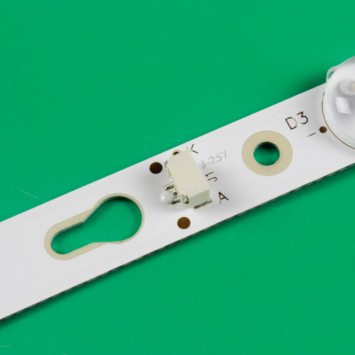 ruban lumineux led blanc moderne fixations numérotation séquence textes imprimés