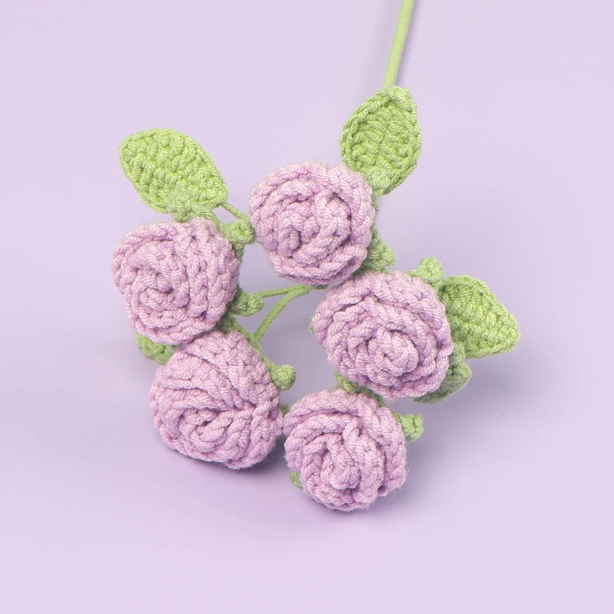 bouquets roses rouges jaunes bleues vertes artisanales crochetées intérieur decoration mariage