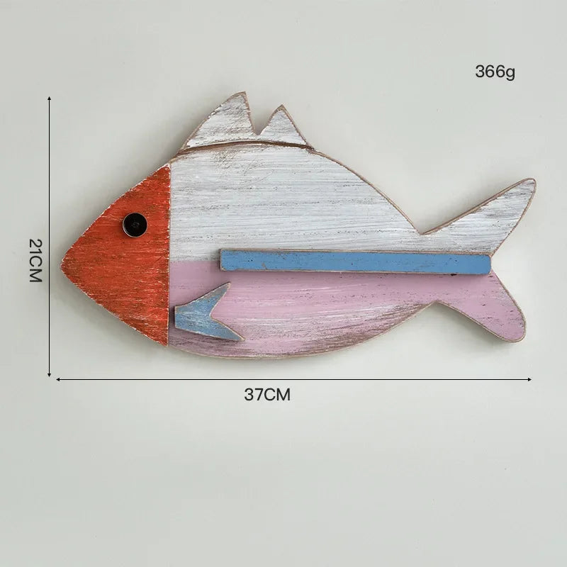 décoration murale poissons bois couleurs vives artisanal thème océan vintage