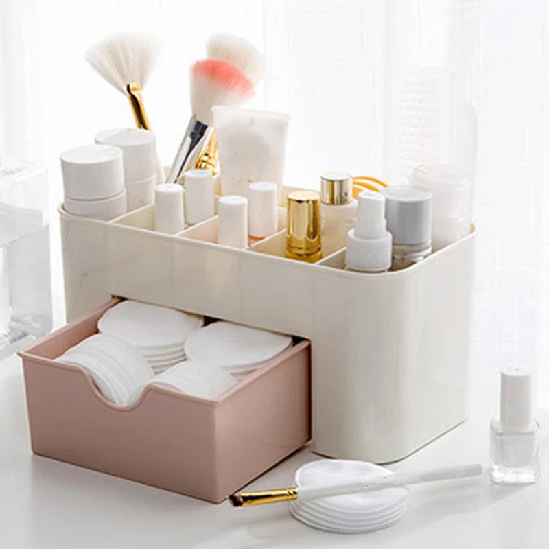 boîte rangement cosmétique blanc rose pâle moderne pratique brosse maquillage vernis ongles lingettes nettoyage