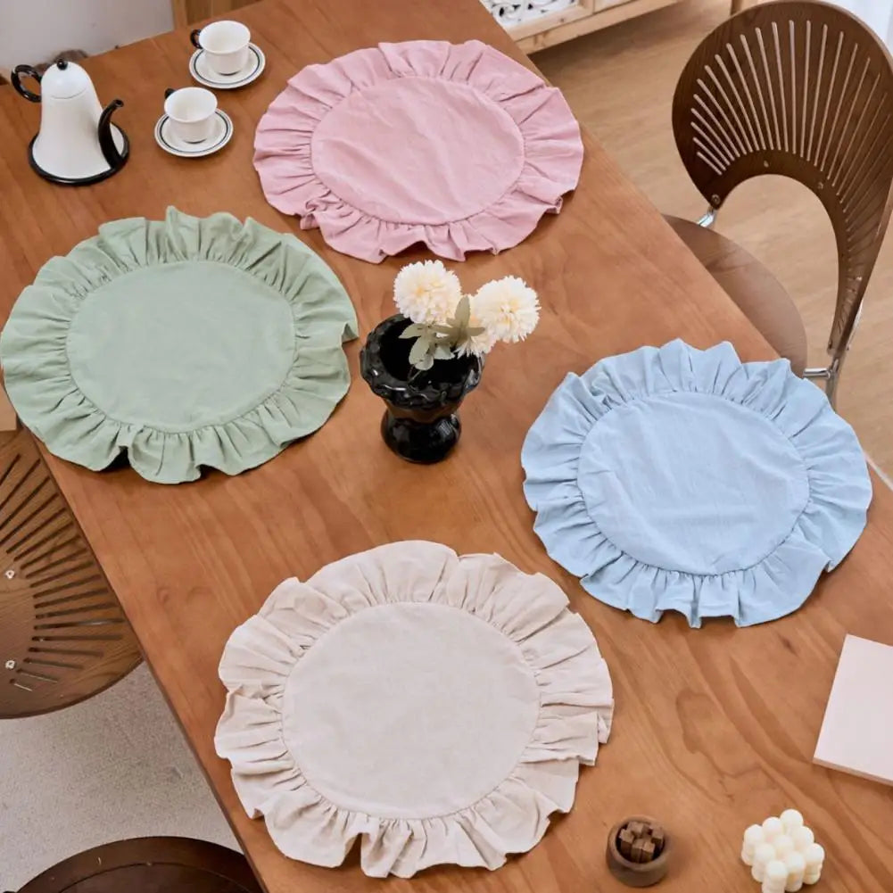 serviettes table vert clair rose pâle beige clair bleu clair bord festonné rustique doux