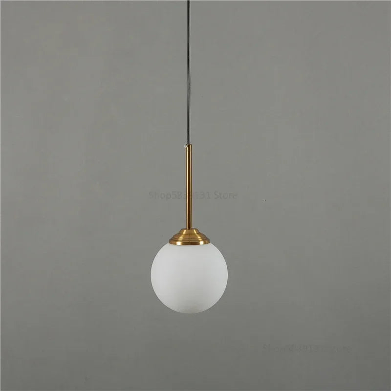 suspension lumineuse transparente moderne ampoule brillante câble noir minimaliste chambre salon étude