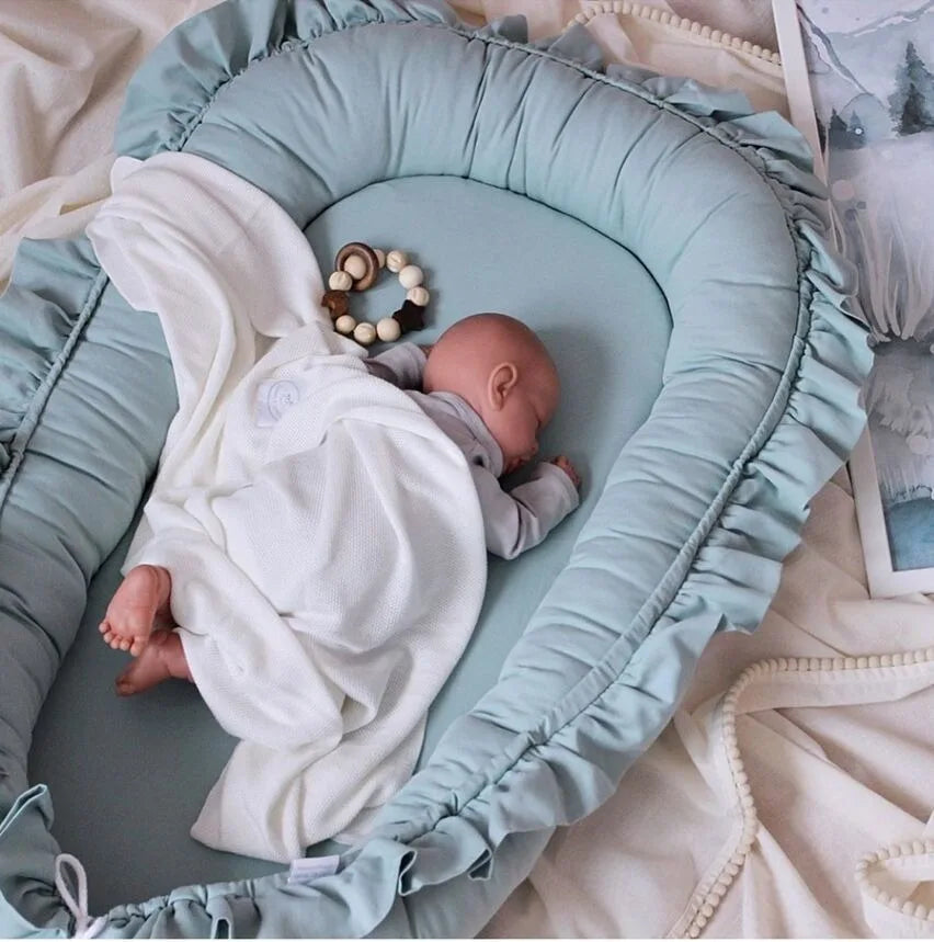 lit portable bébé moderne douillet ans bleu clair beige rose pâle fronces