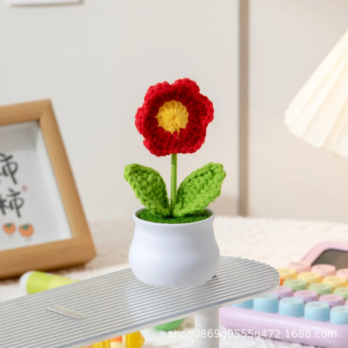 fleurs artificielles tricotées rouge blanc jaune rose vert pot blanc decoration maison créative artisanale