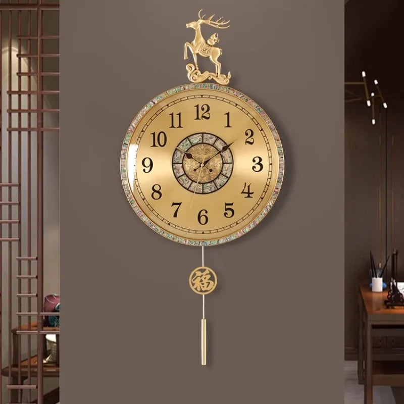 horloge murale or motif cerf vintage incrustations nacrées symbole chinois fixation moderne