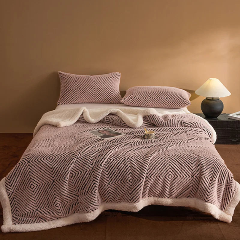 couverture polaire corail motif géométrique beige noir douce chaude voyage avion maison hiver