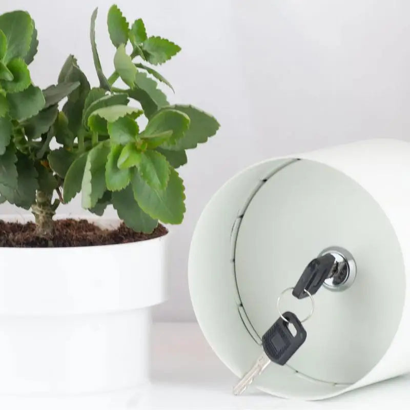 Compartiment de rangement secret à l'intérieur du pot
