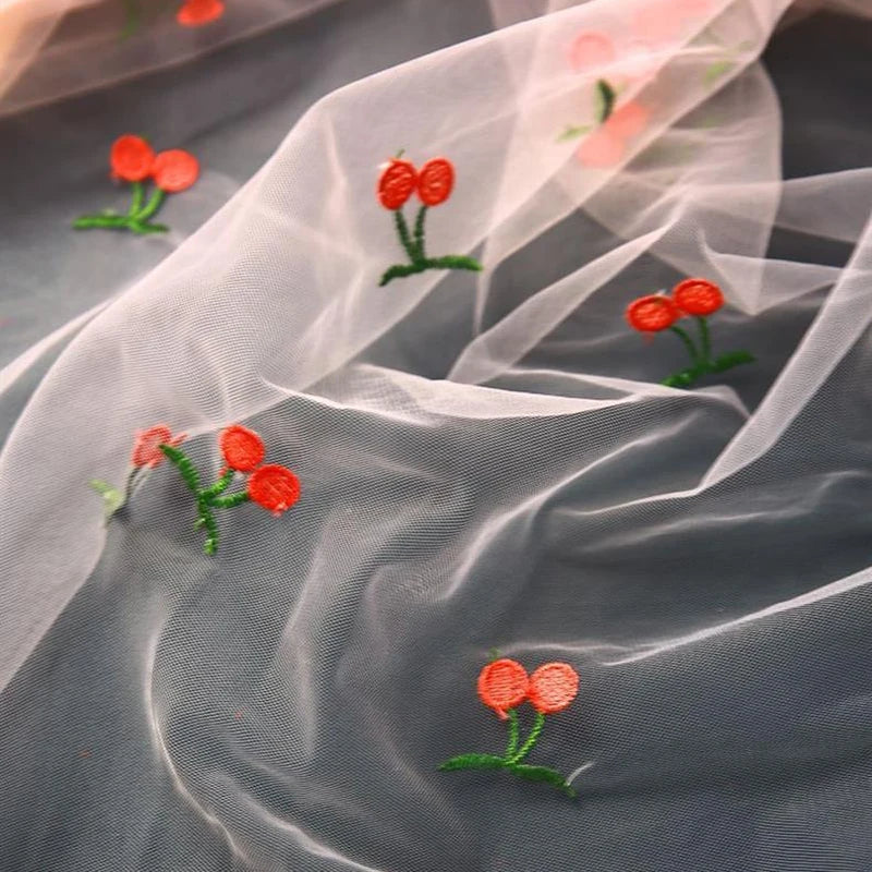 tissu polyester brodé fruits rouges verts transparent broderie blanc roseclair