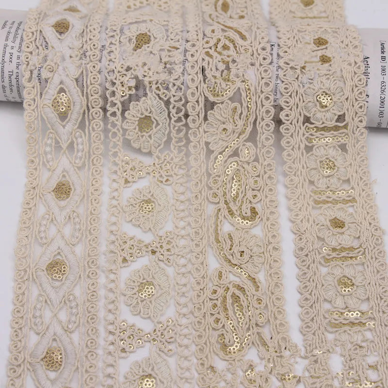 ruban dentelle ornements floraux sequins dorés beige clair classique élégant 4.5cm polyester
