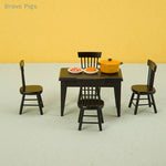 miniatures rustiques table chaises assiettes poterie figurine renard noir orange rouge jaune